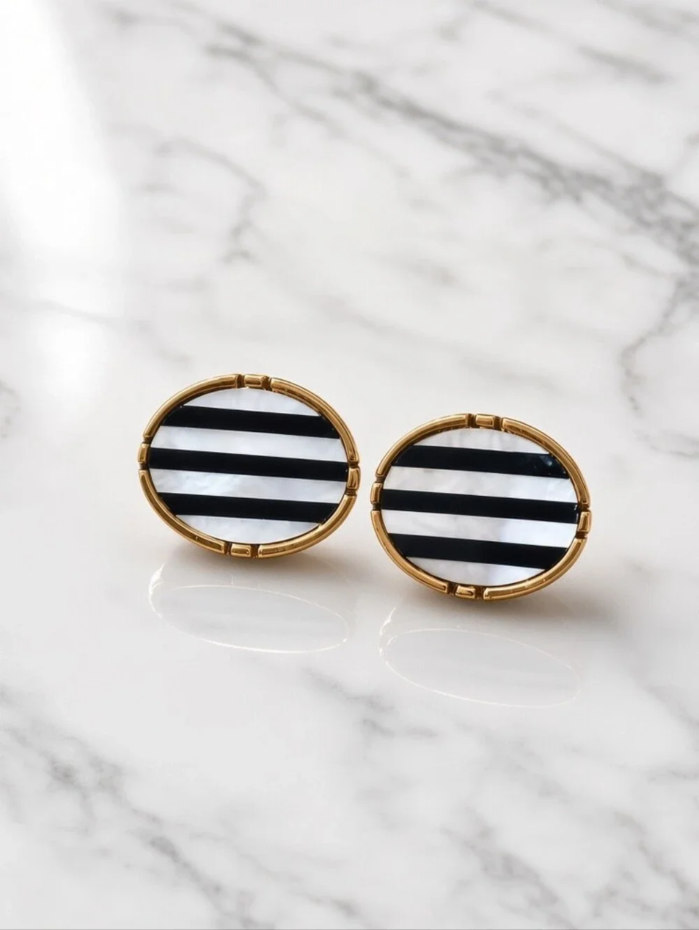 Vintage Gold Tone Oval Mother of Pearl & Black Inlay Cufflinks Art Deco Style